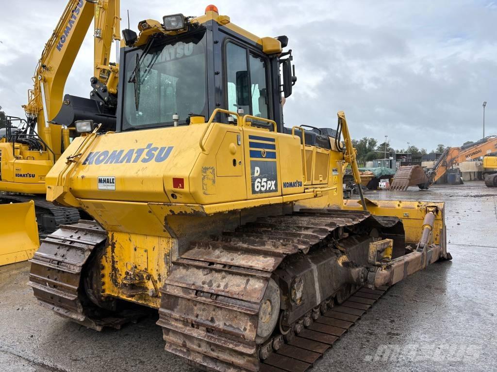 Komatsu D65PX-18 Buldozer sobre oruga