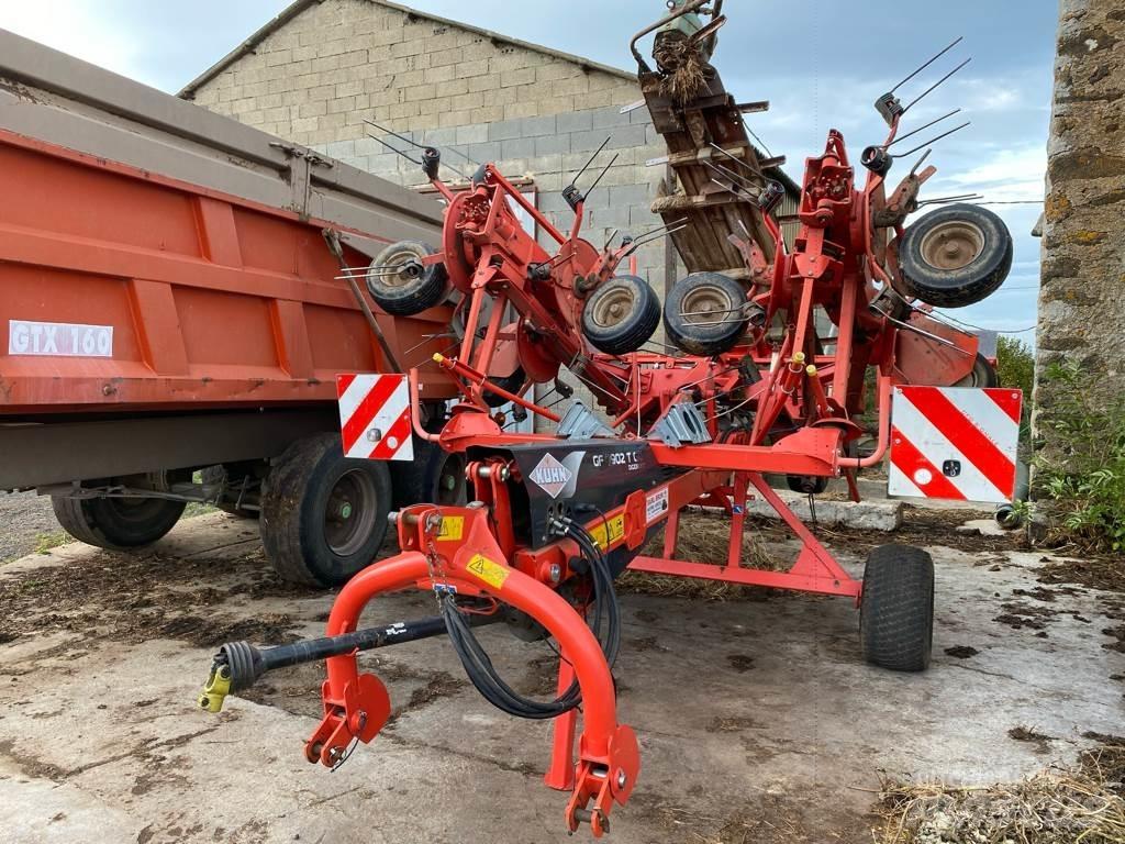 Kuhn GF 7902T GII Rastrillos y henificadores