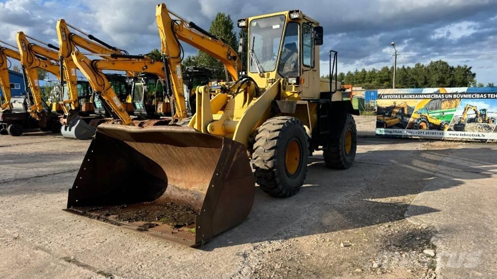 Komatsu WA 200 Cargadoras sobre ruedas