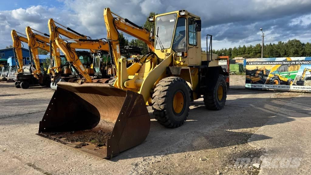 Komatsu WA 200 Cargadoras sobre ruedas