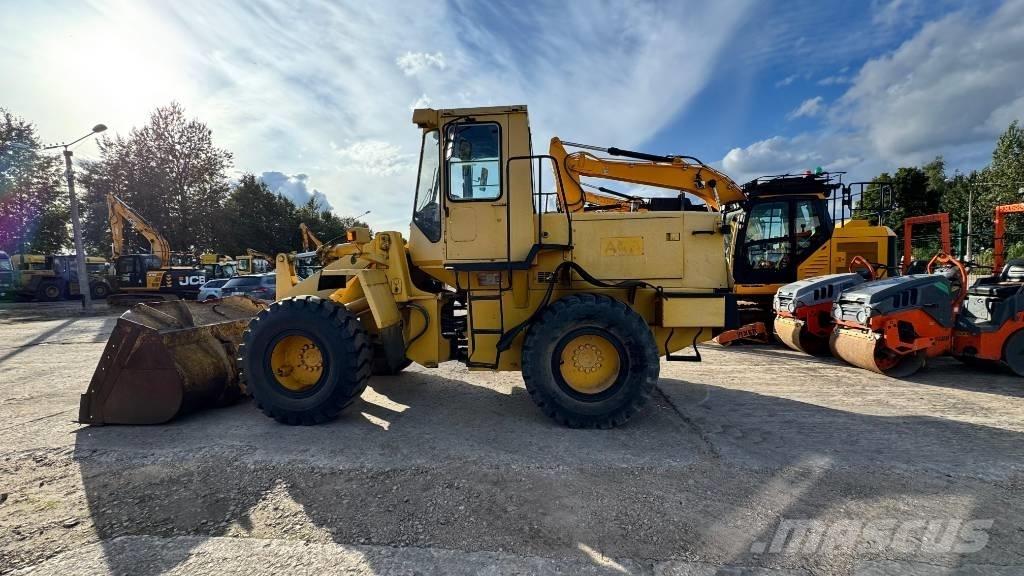 Komatsu WA 200 Cargadoras sobre ruedas