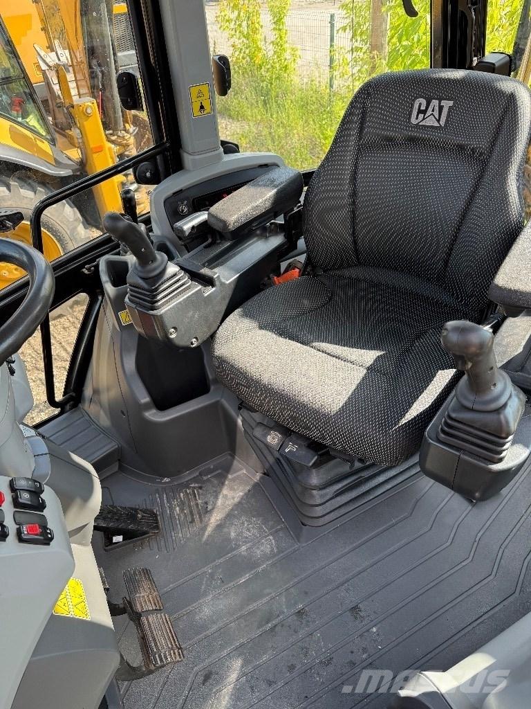 CAT 444 Retrocargadoras
