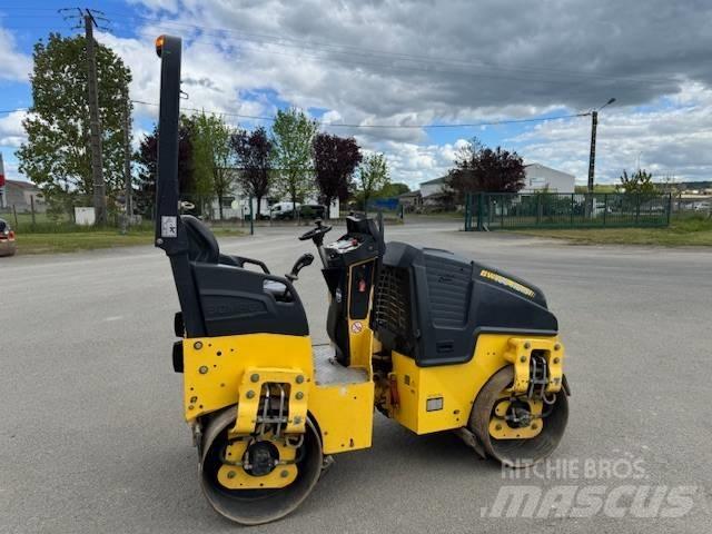Bomag BW 100 AD M-5 Rodillos de doble tambor