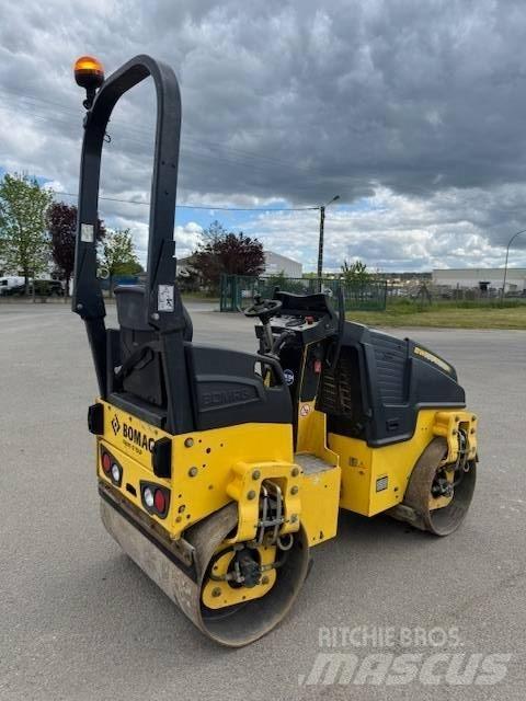 Bomag BW 100 AD M-5 Rodillos de doble tambor