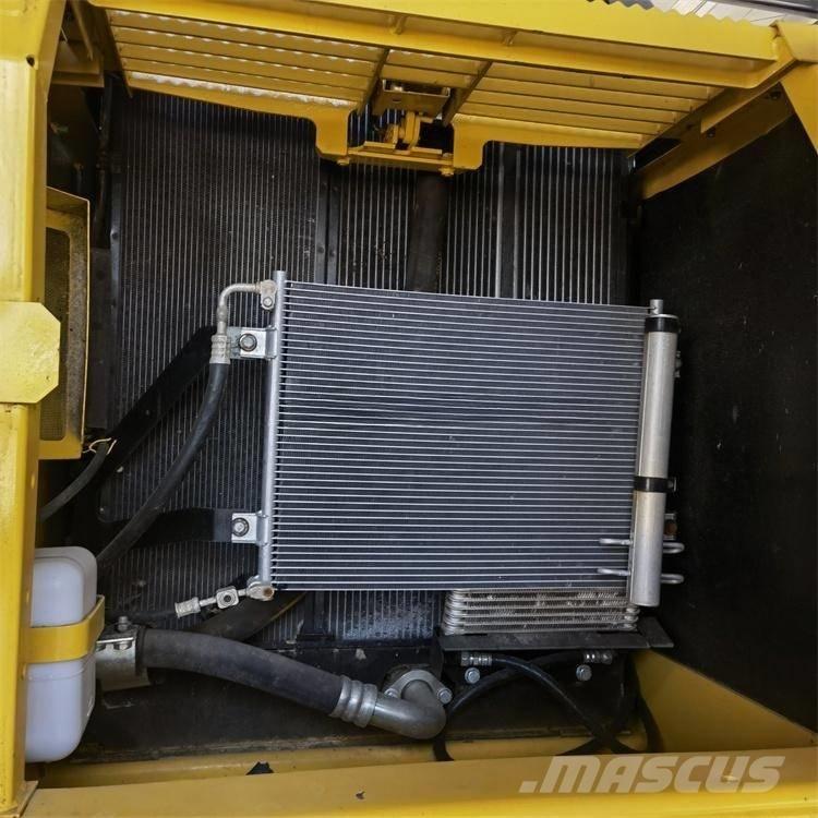 Komatsu PC200-8 Excavadoras de cadenas