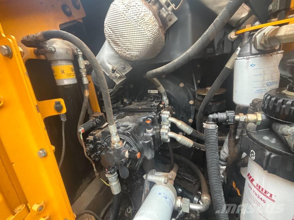 JCB JS 130 LC Excavadoras de cadenas