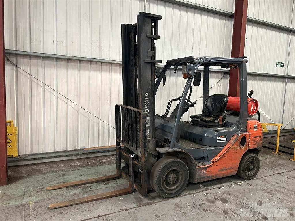 Toyota 02-8FGF25 Carretillas LPG