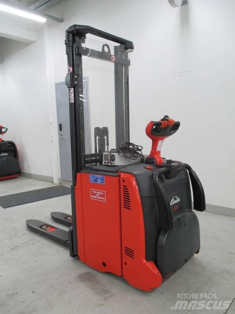 Linde L 12 AP Apiladores eléctricos autopropulsados