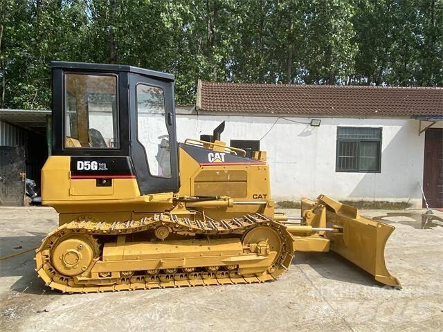 CAT D5G Buldozer sobre oruga