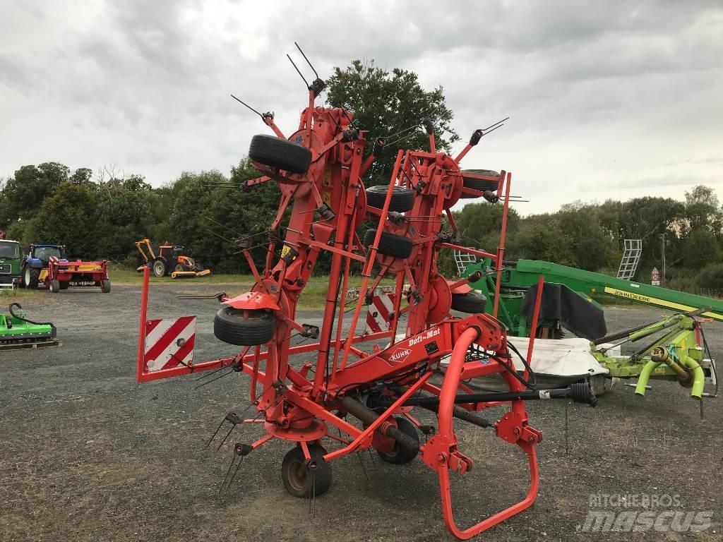 Kuhn GF 8702 Rastrillos y henificadores