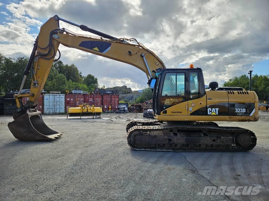 CAT 323 Excavadoras de cadenas