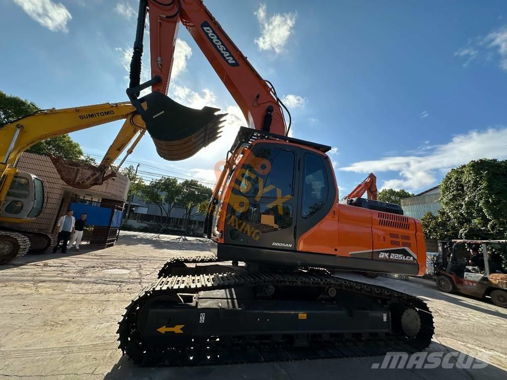 Doosan DX 225 LCA Excavadoras de cadenas
