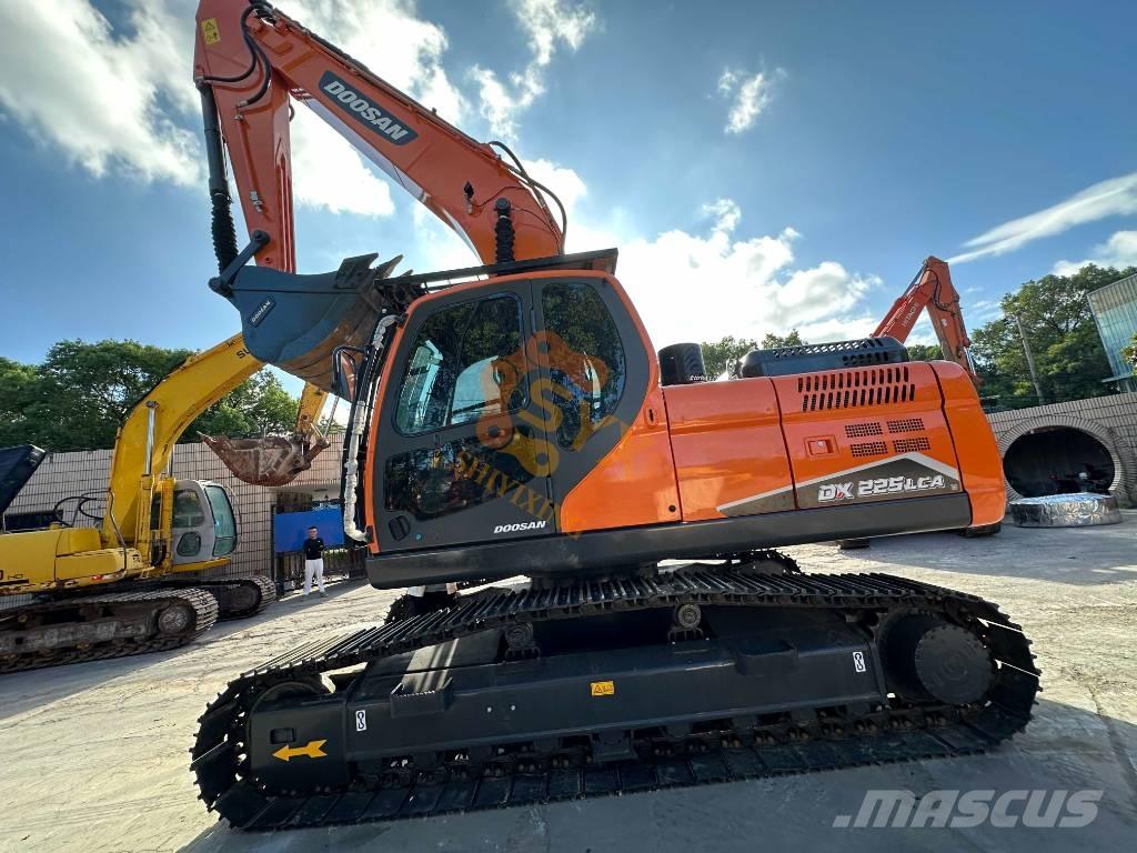 Doosan DX 225 LCA Excavadoras de cadenas