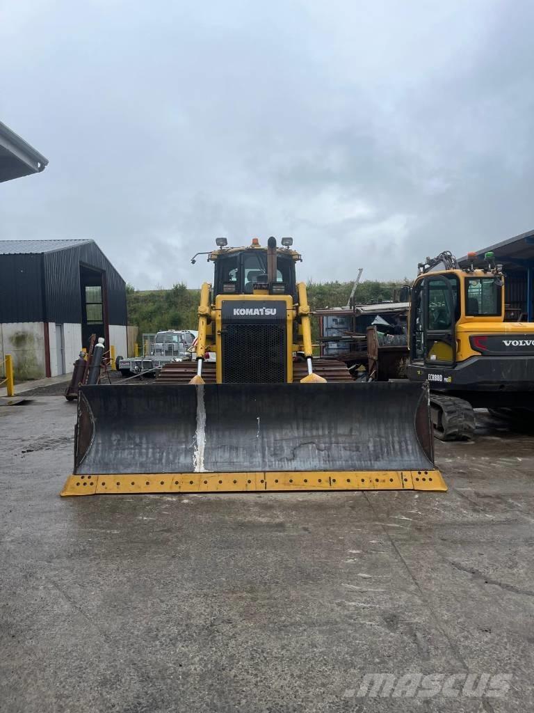 Komatsu 65 PX-17 Buldozer sobre oruga