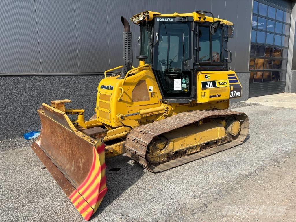 Komatsu D37 PX-23 Buldozer sobre oruga