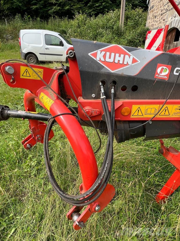 Kuhn GF8702T GII Rastrillos y henificadores