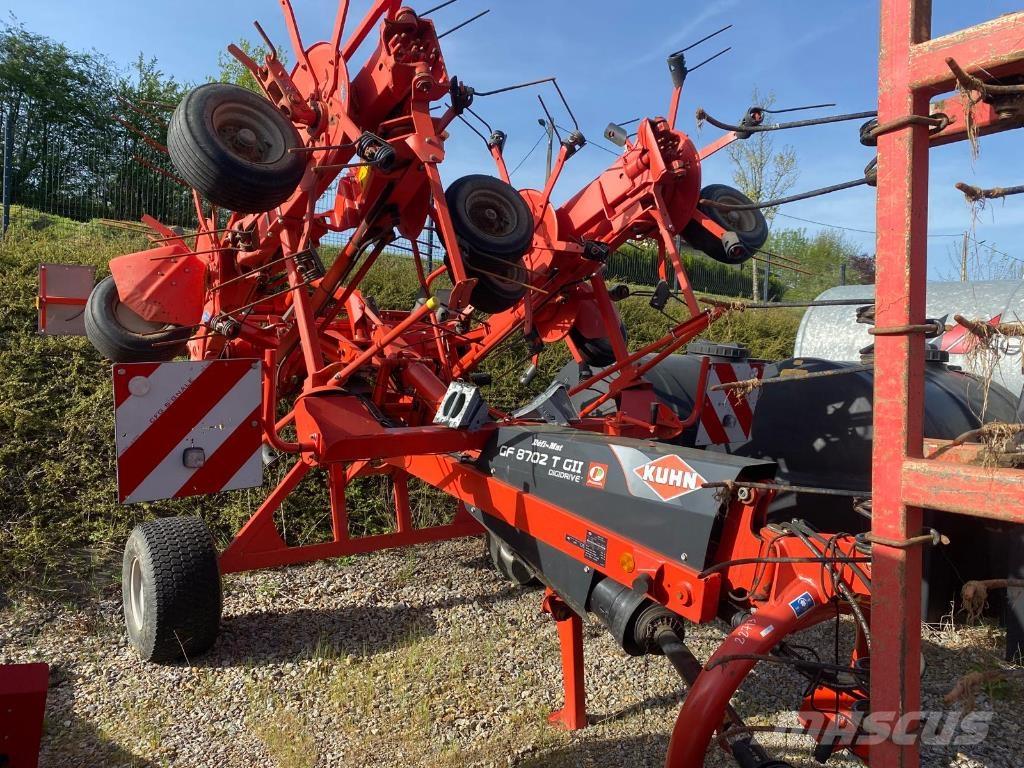 Kuhn GF8702T GII Rastrillos y henificadores