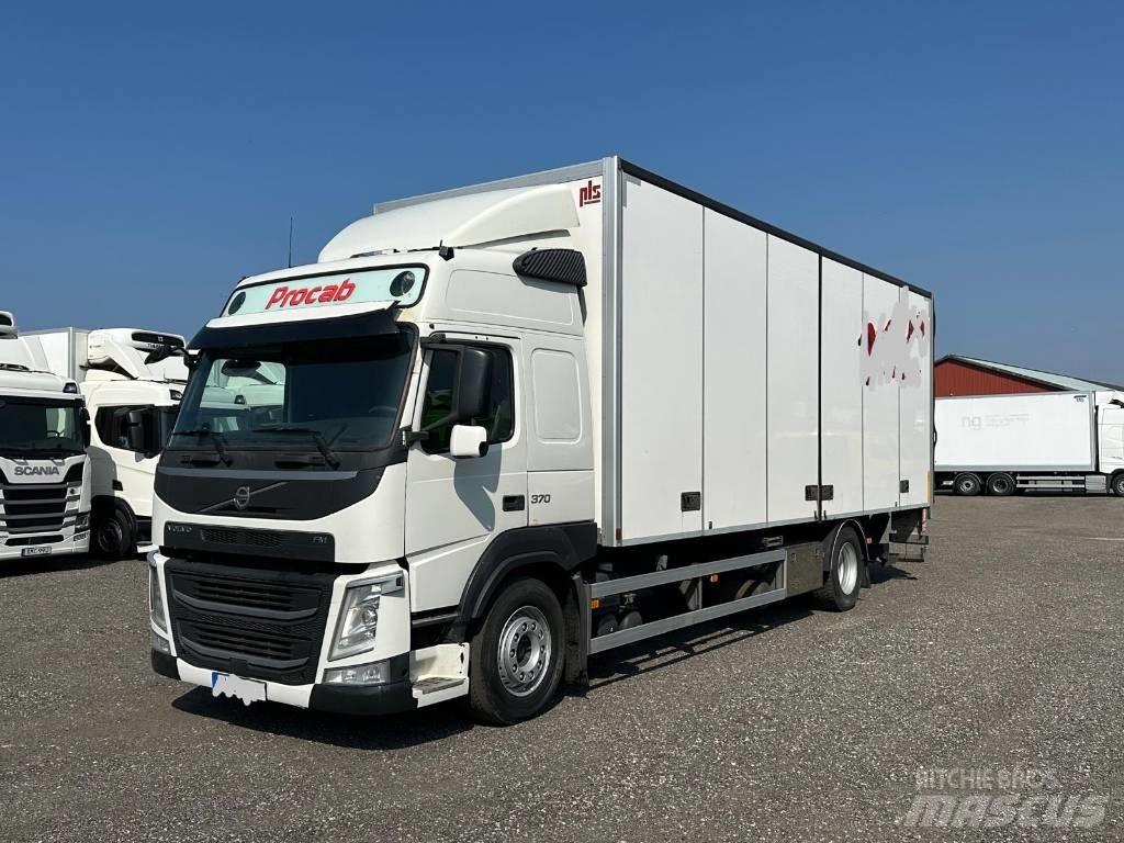 Volvo FM serie 3801 Camiones caja cerrada