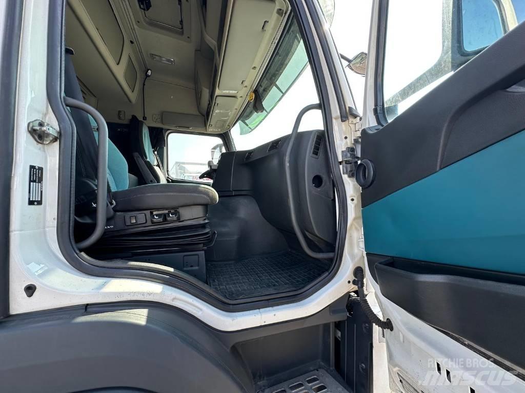 Volvo FM serie 3801 Camiones caja cerrada