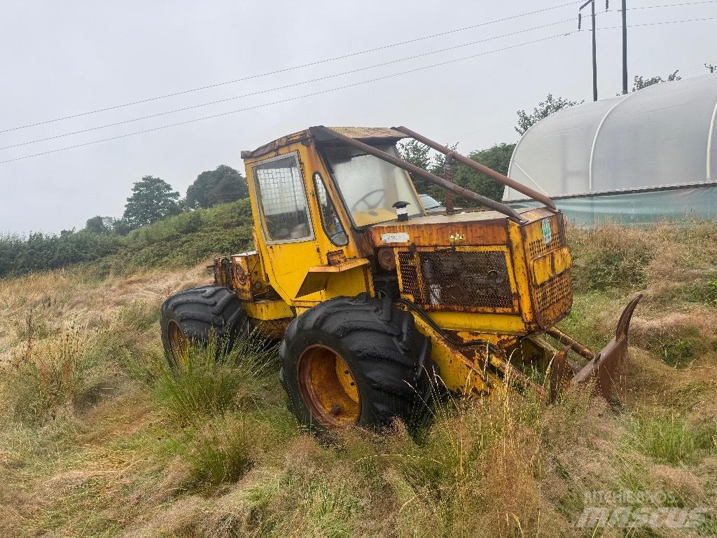 HSM 805 Arrastrador de troncos