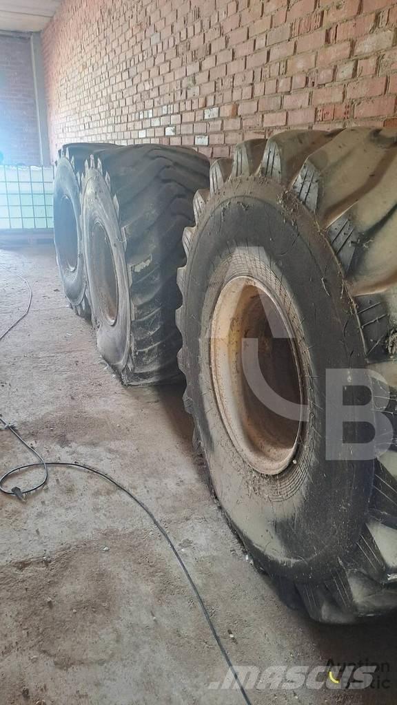 Kirovets K 701 Tractores