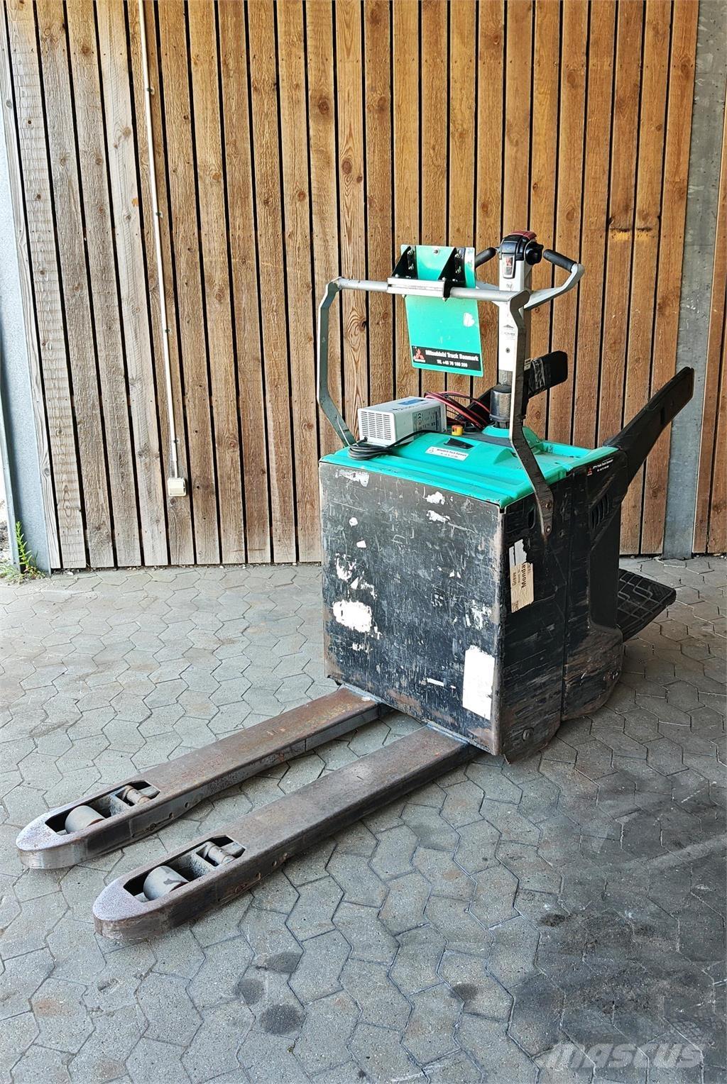 Mitsubishi PBV20N2 Plataforma con motor