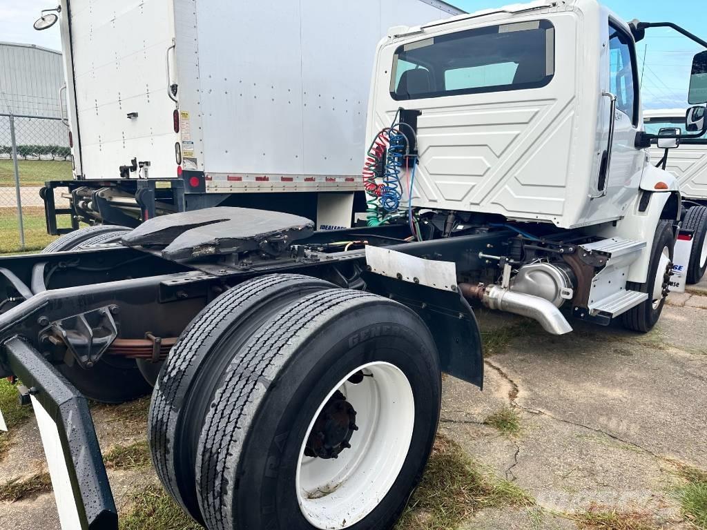 International MV607 Cabezas tractoras