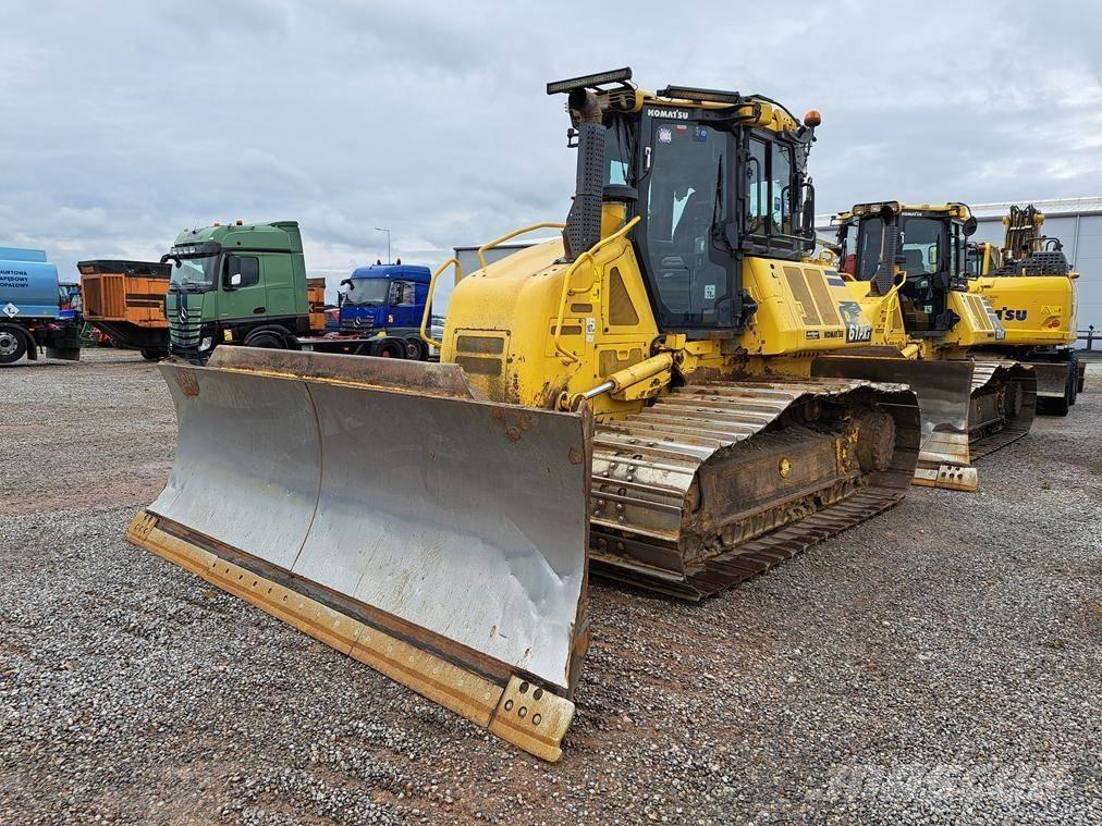 Komatsu D 61 PXi-24 Buldozer sobre oruga
