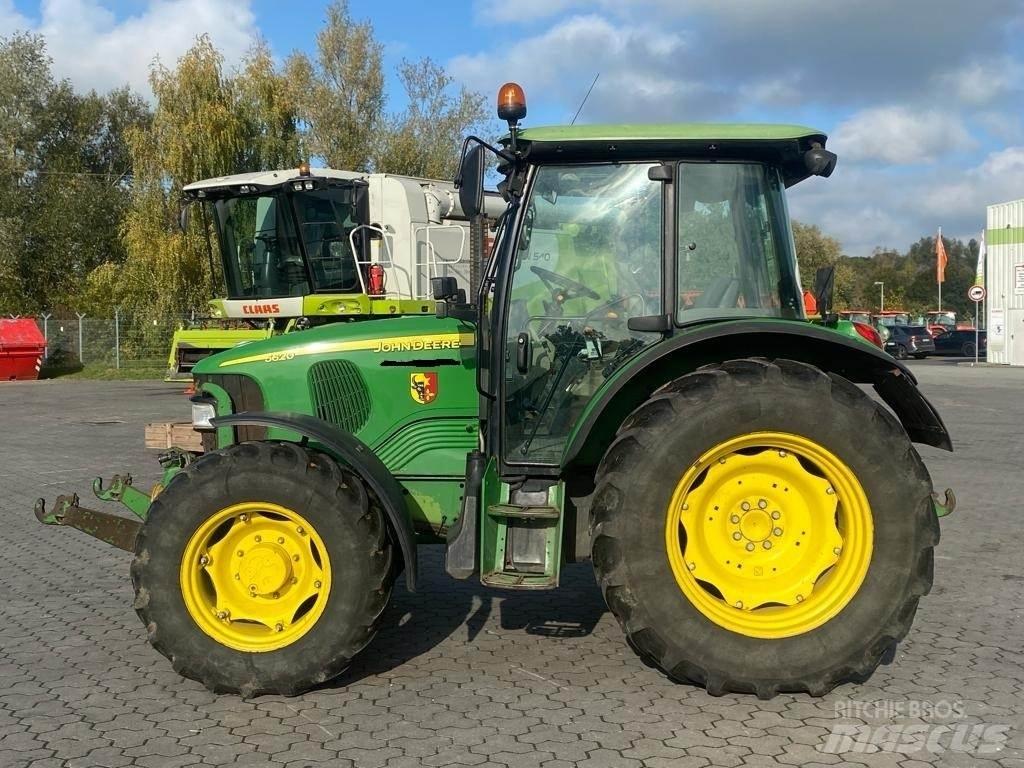 John Deere 5620 Tractores