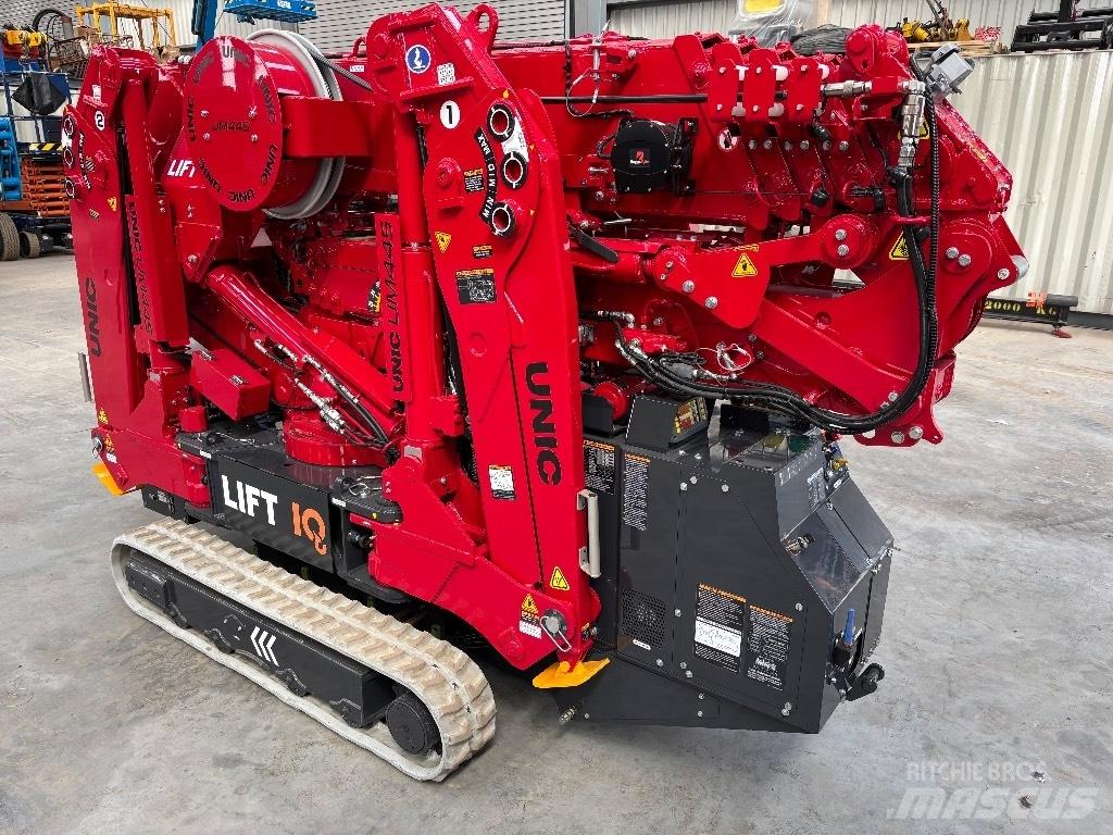 Unic UM 445 Grúas todo terreno