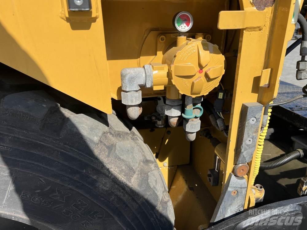 CAT AP 300 Asfaltadoras