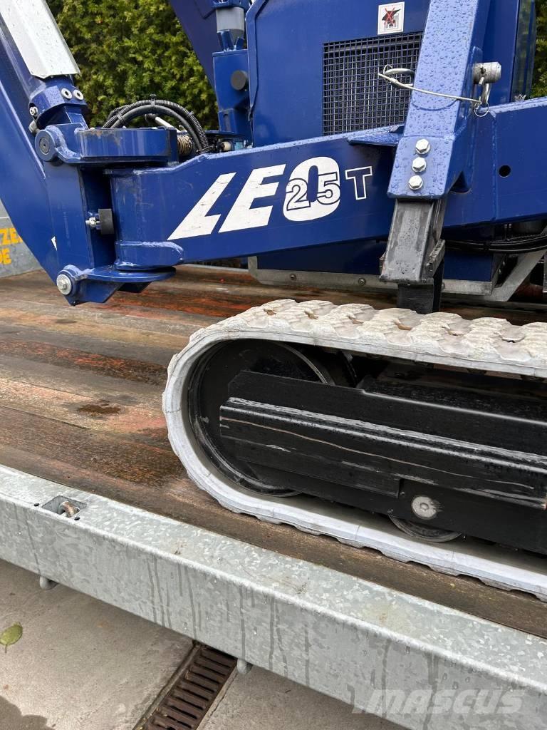 Teupen Leo 25T Plataformas de trabajo telescópica