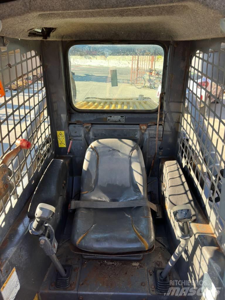 New Holland C 185 Minicargadoras