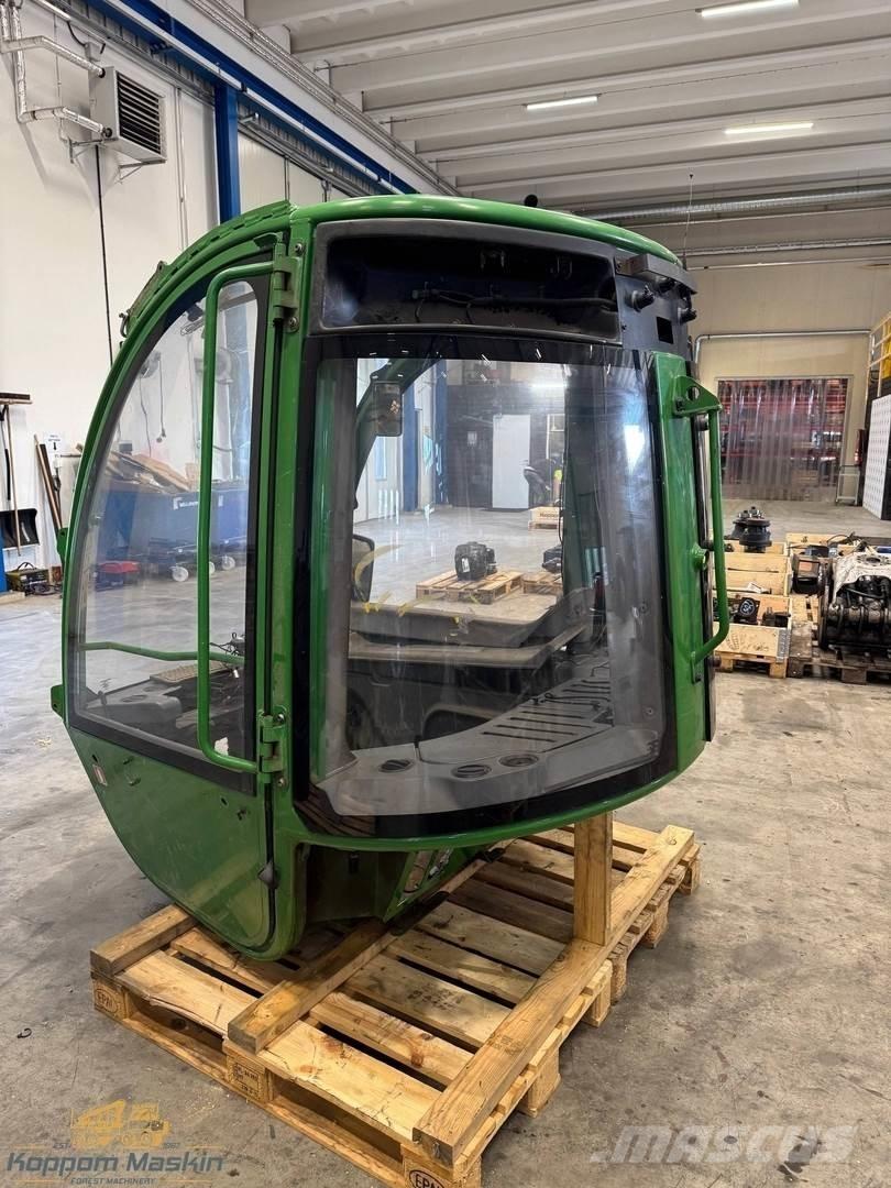 John Deere 1210E Cabinas e interior