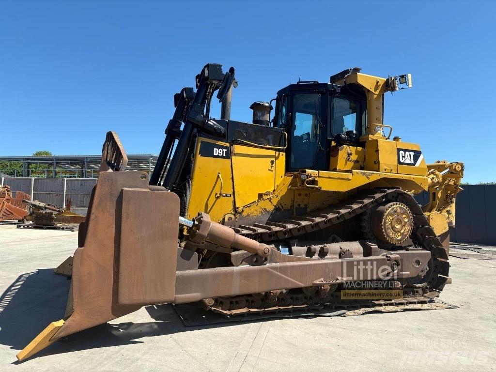 CAT D 9 T Buldozer sobre oruga