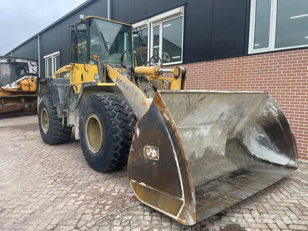 Komatsu WA250-5 Cargadoras sobre ruedas
