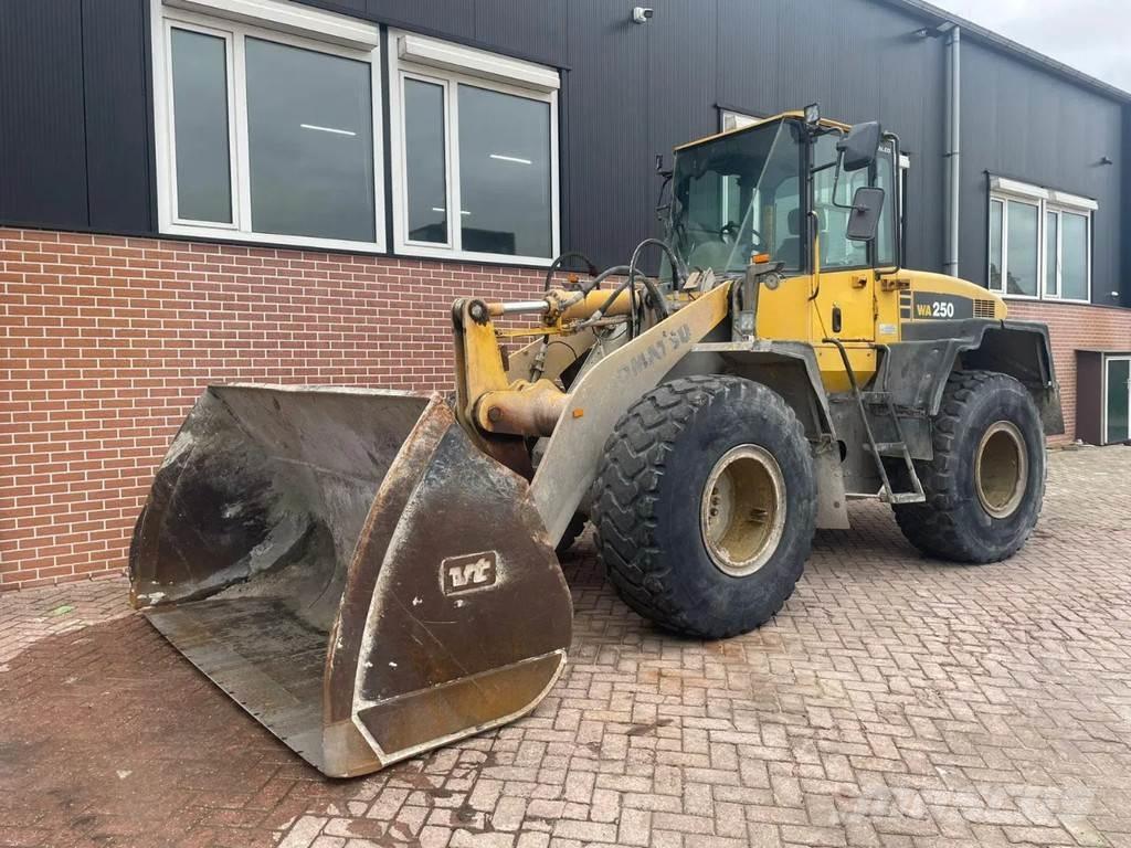 Komatsu WA250-5 Cargadoras sobre ruedas