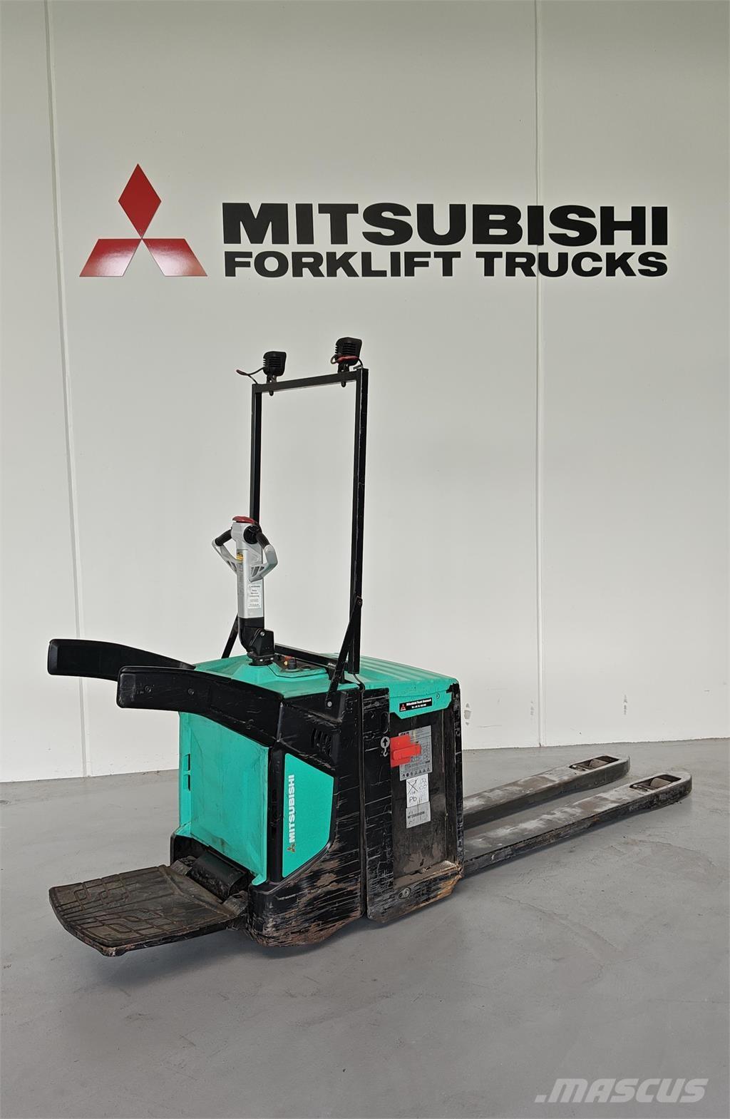 Mitsubishi PBV20N2 Plataforma con motor