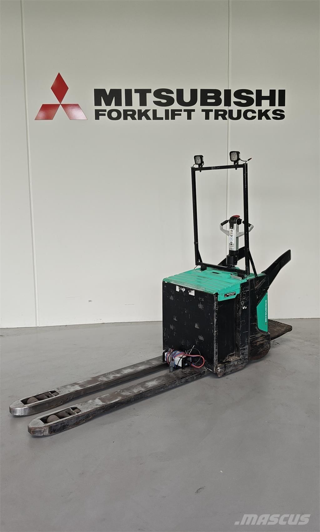 Mitsubishi PBV20N2 Plataforma con motor