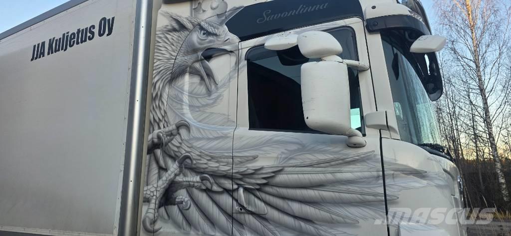 Scania R 360 Camiones caja cerrada