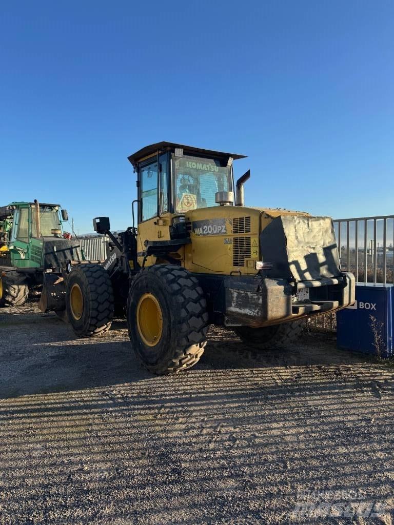 Komatsu WA 200 PZ-6 Cargadoras sobre ruedas