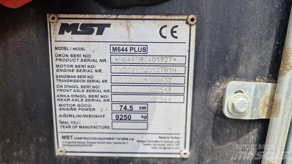 MST M644 PLUS Retrocargadoras