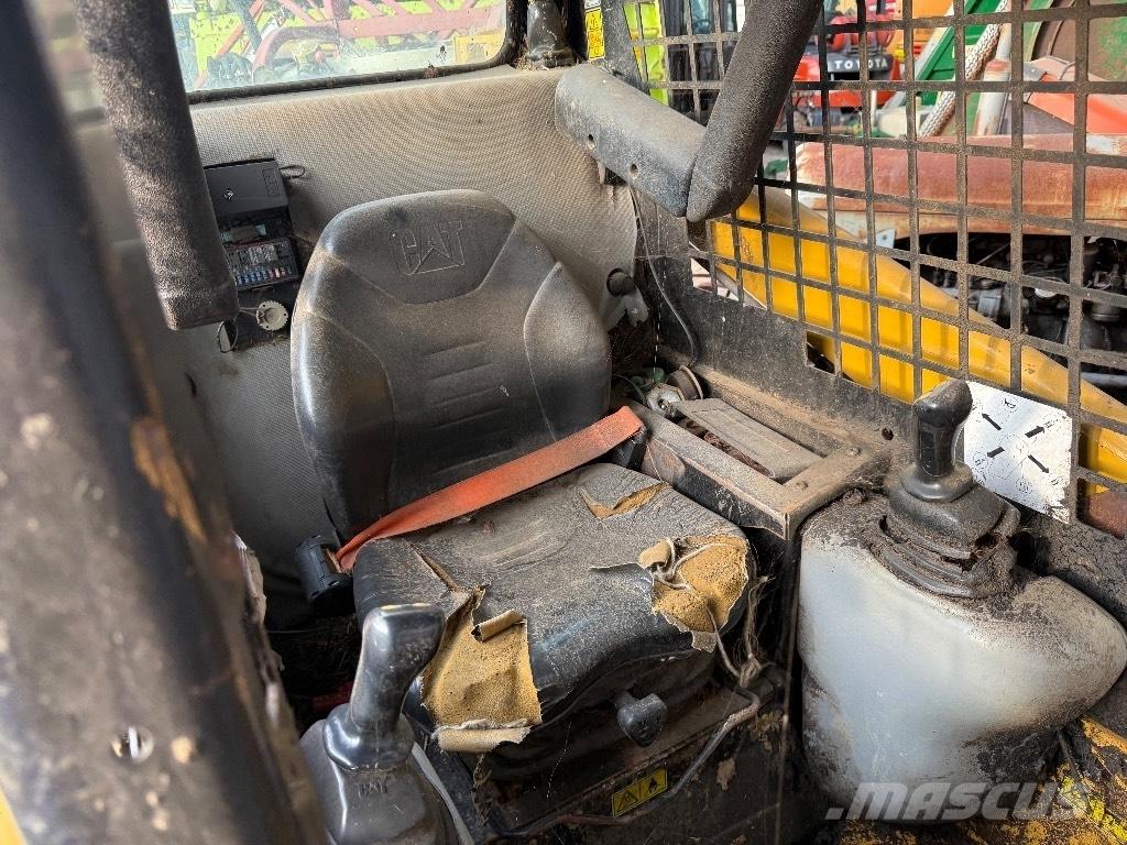 CAT 216 B 3 Minicargadoras