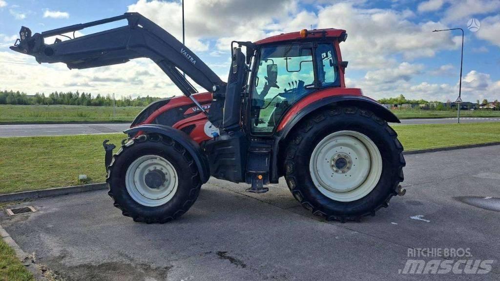 Valtra T 214 Tractores