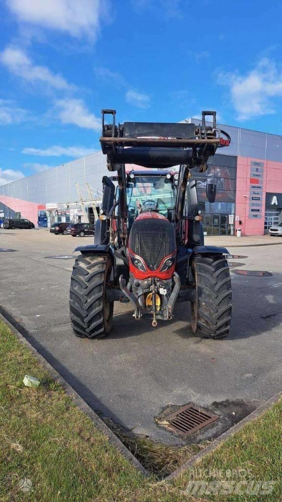 Valtra T 214 Tractores