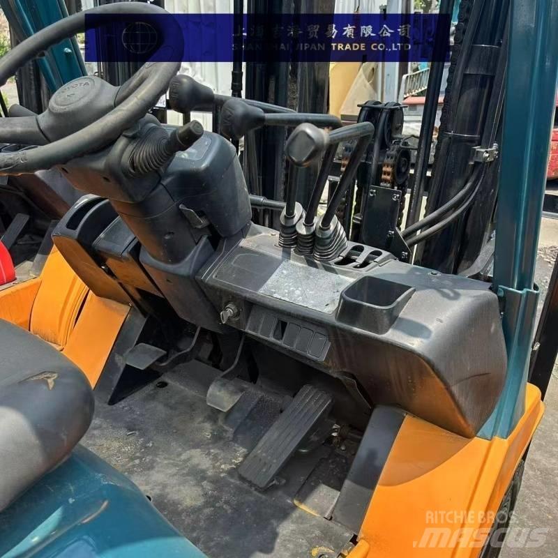 Toyota 25 Carretillas diesel