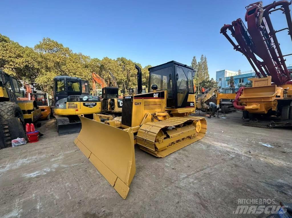 CAT D 5 C Buldozer sobre oruga