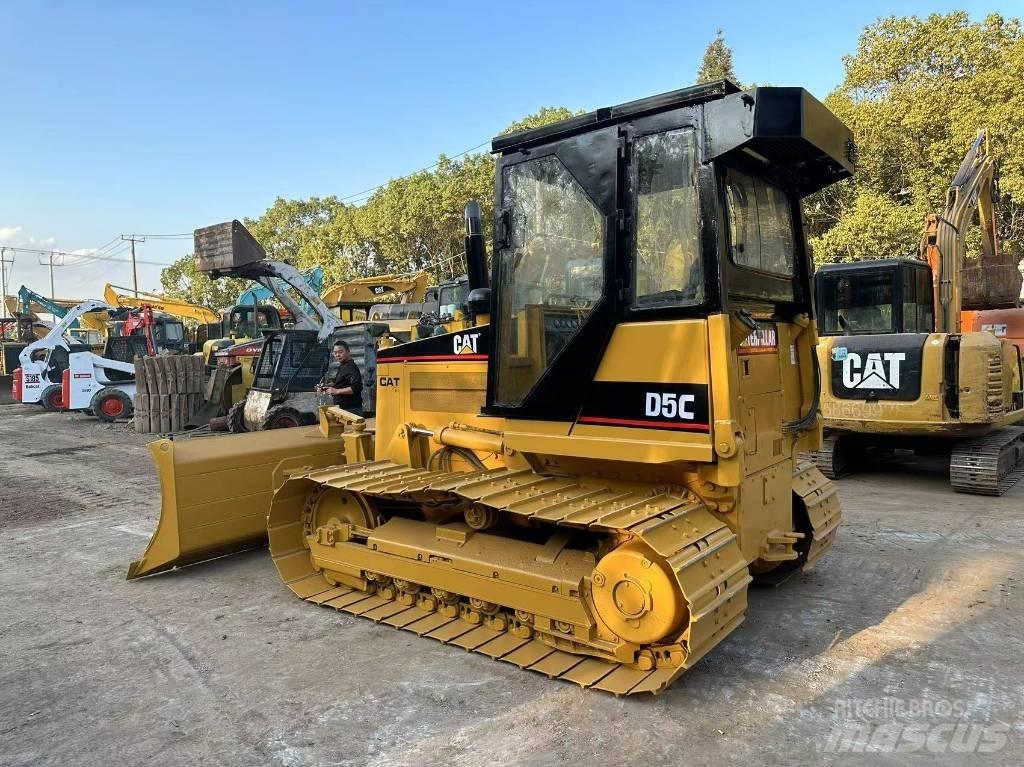 CAT D 5 C Buldozer sobre oruga