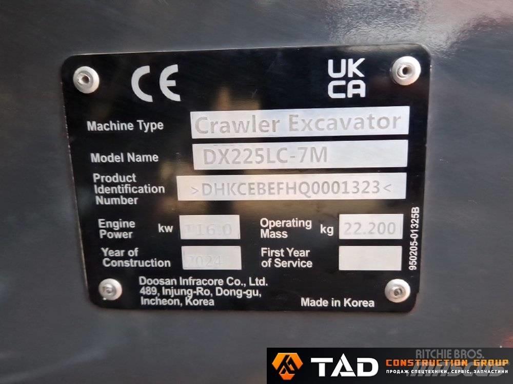 Develon DX 225 LC-7M Excavadoras de cadenas