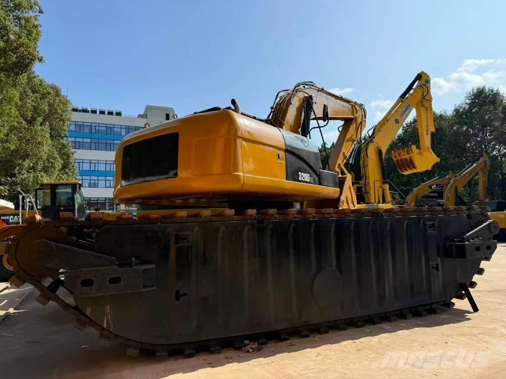 CAT 320 D2 Excavadoras anfibio